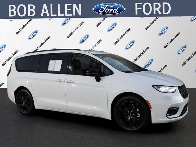 Used 2024 Chrysler Pacifica Touring-L w/ S Appearance Package FWD image 2