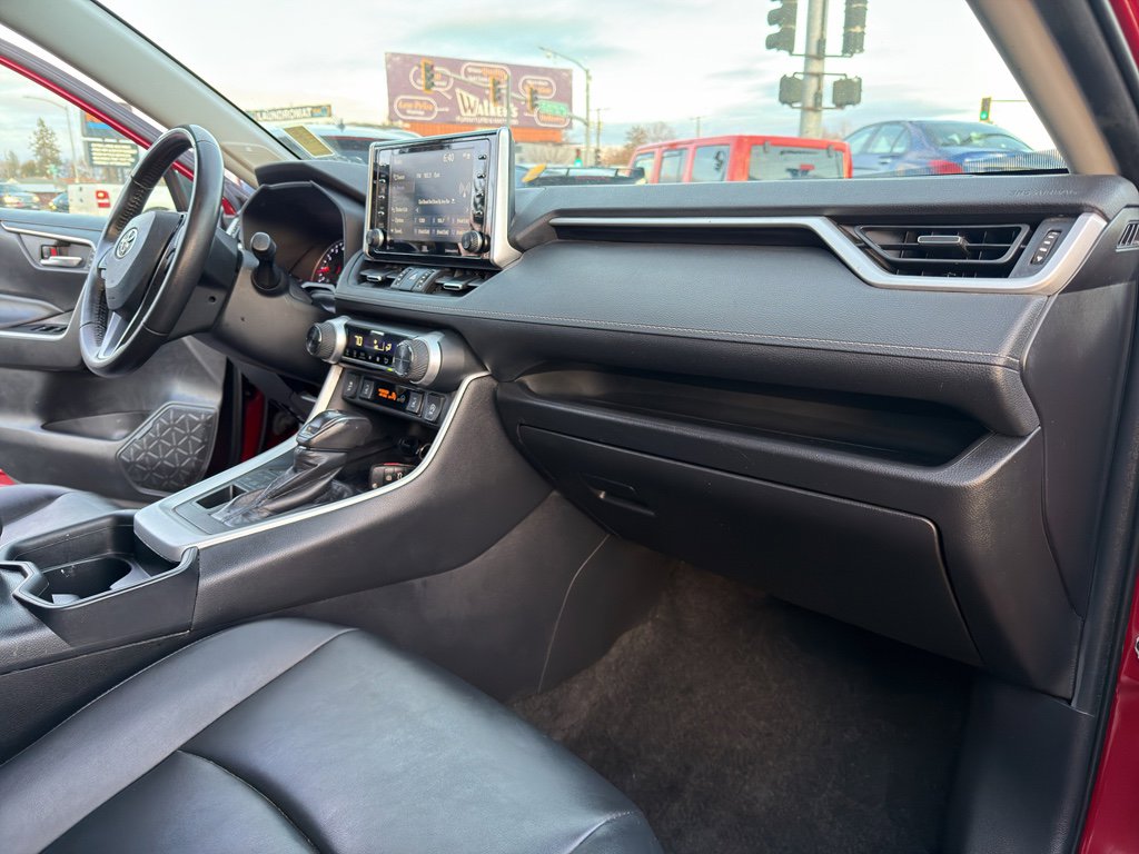 Used 2020 Toyota RAV4 XLE Premium image 18