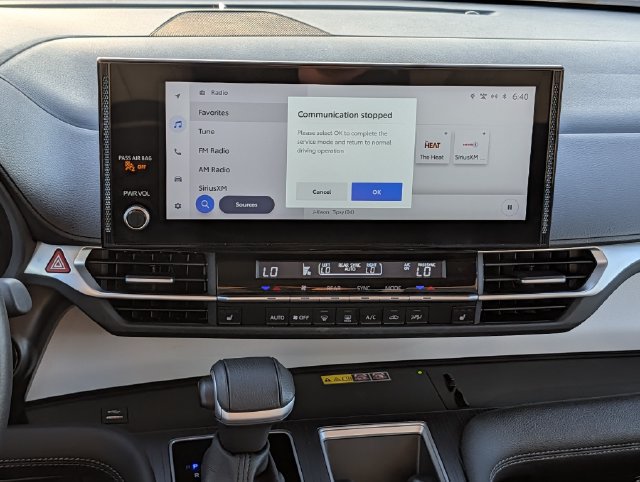 Certified 2025 Toyota Sienna XLE FWD image 15