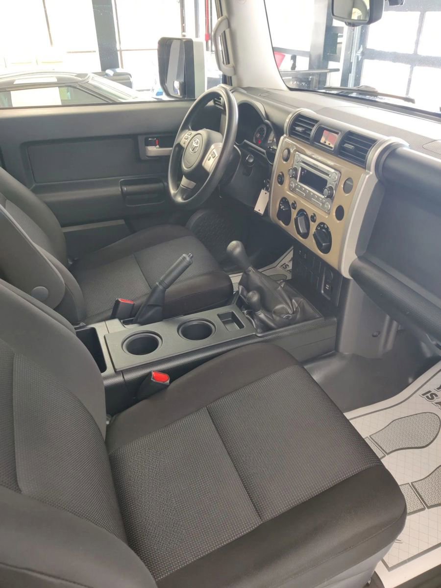 Used 2014 Toyota FJ Cruiser 4WD w/ Convenience Package image 12