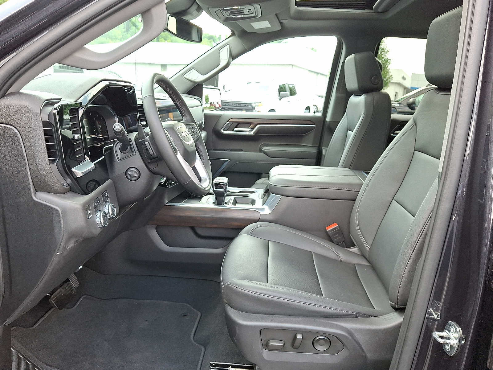 Used 2023 GMC Sierra 1500 SLT w/ SLT Premium Plus Package AWD/4WD image 13
