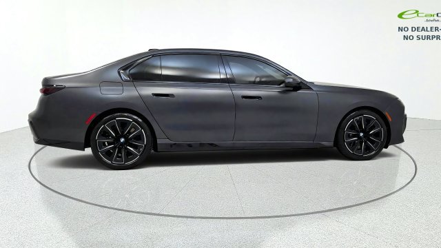 Used 2023 BMW 740i w/ Parking Assistance Package RWD image 10