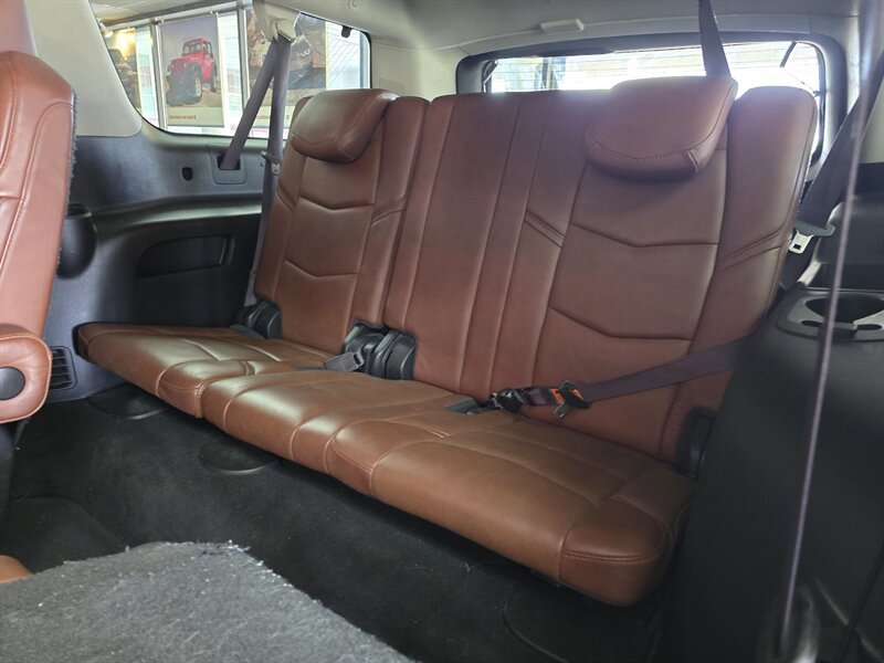 Used 2016 Cadillac Escalade ESV Premium AWD/4WD image 13