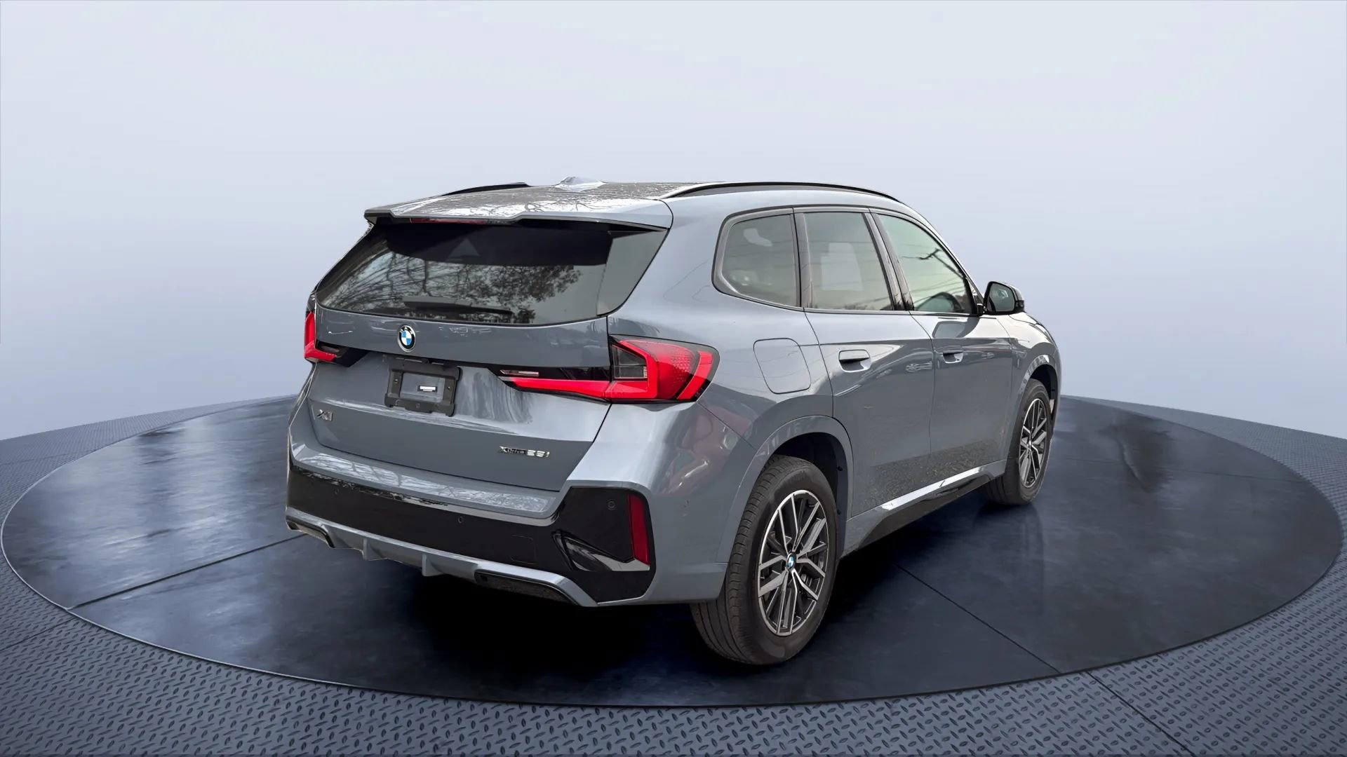 Used 2023 BMW X1 xDrive28i w/ Premium Package image 5