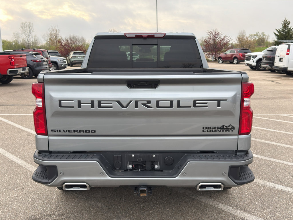 Used 2025 Chevrolet Silverado 1500 High Country w/ High Country Premium Package AWD/4WD image 4
