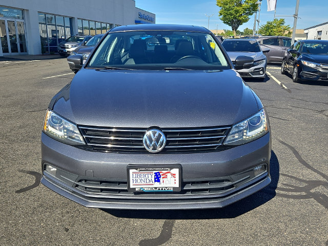 Used 2016 Volkswagen Jetta SEL w/ Lighting Package FWD image 2
