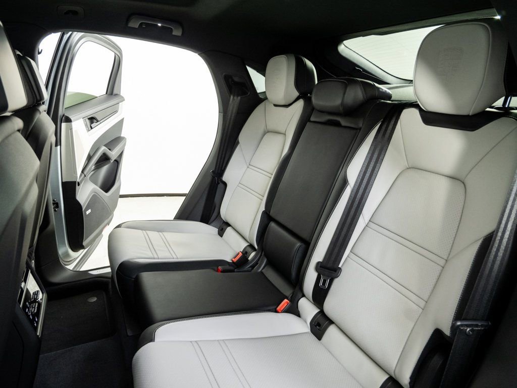 New 2026 Porsche Cayenne Coupe image 22