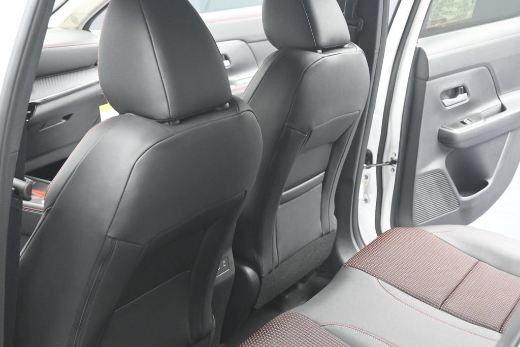 New 2026 Nissan Kicks SR AWD/4WD image 17