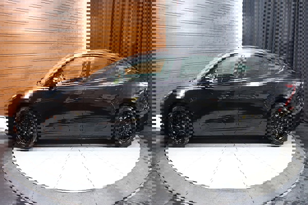 Used 2023 Tesla Model 3 Standard Range image 7