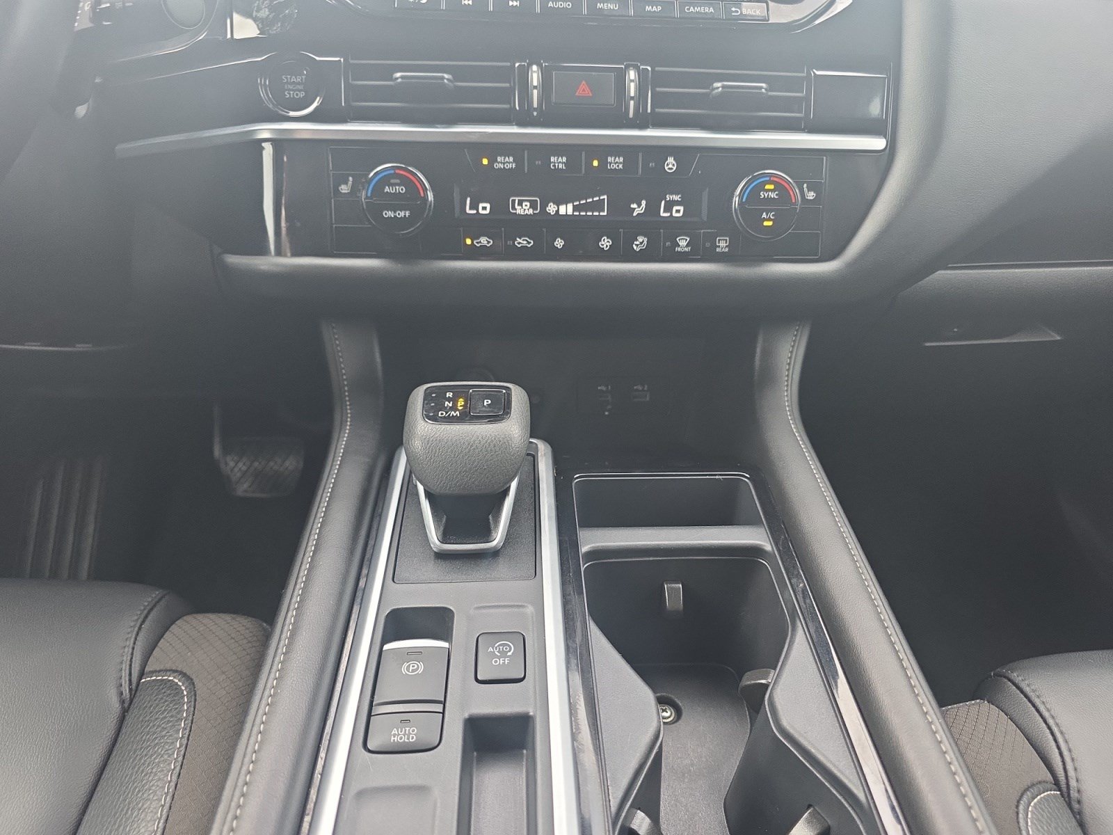 Used 2025 Nissan Pathfinder SL FWD image 13