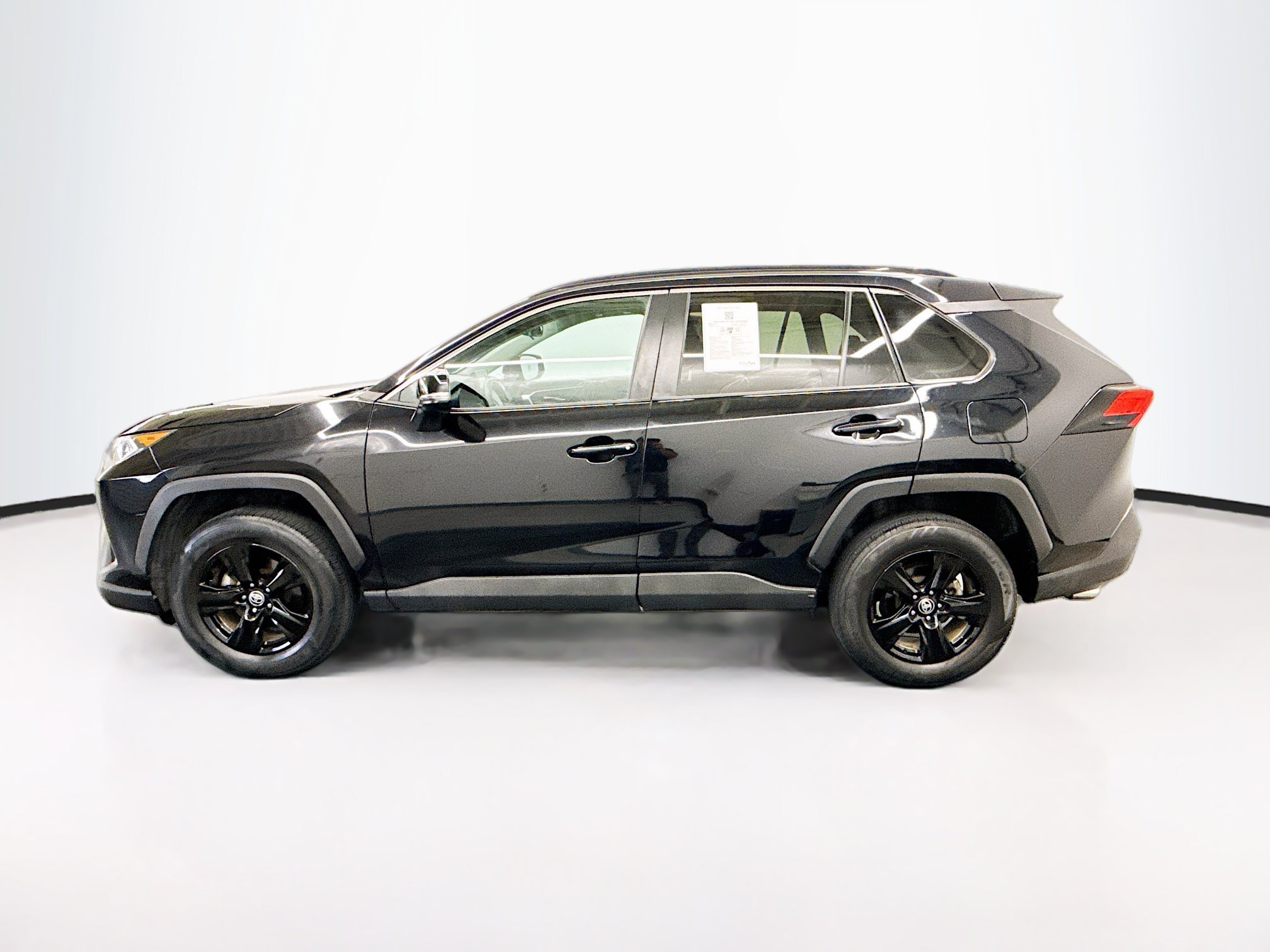 Used 2021 Toyota RAV4 XLE FWD image 4