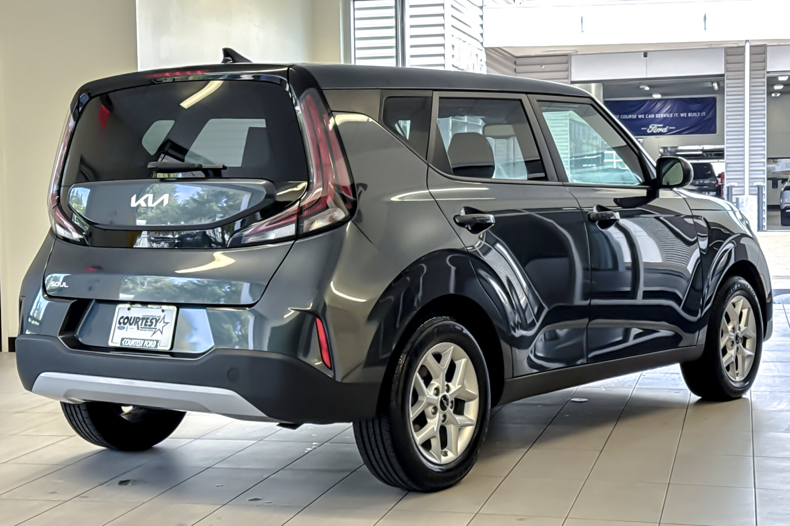 Used 2023 Kia Soul S FWD image 4