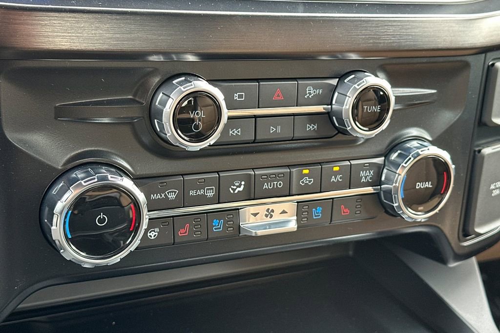 New 2026 Ford F250 Lariat w/ Chrome Package image 17