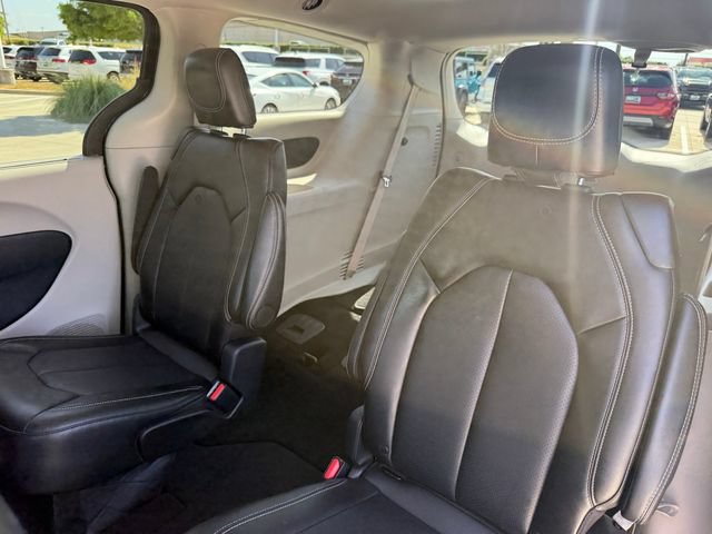 Used 2024 Chrysler Pacifica Touring-L FWD image 29