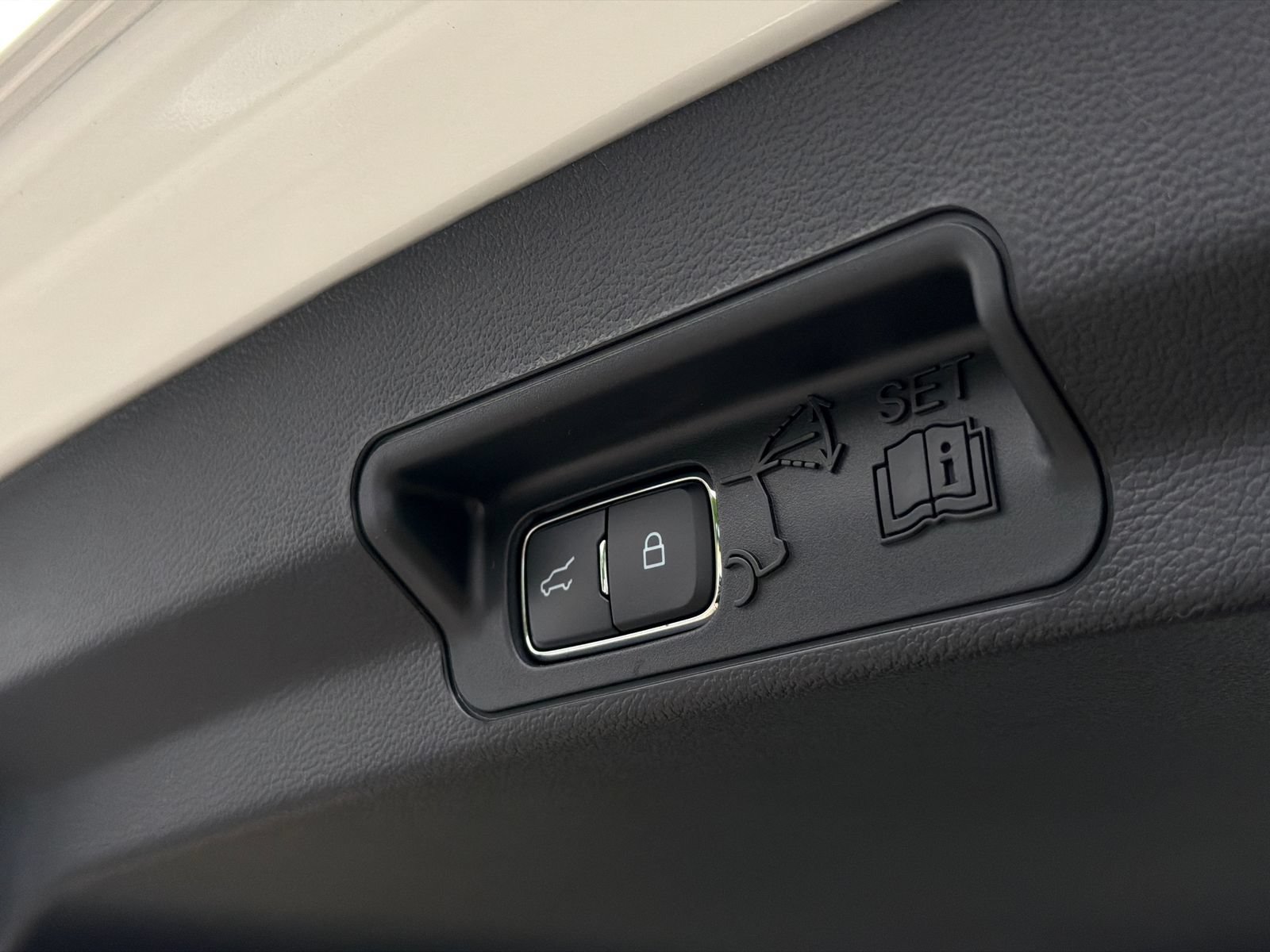 New 2026 Ford Explorer Active AWD/4WD image 9