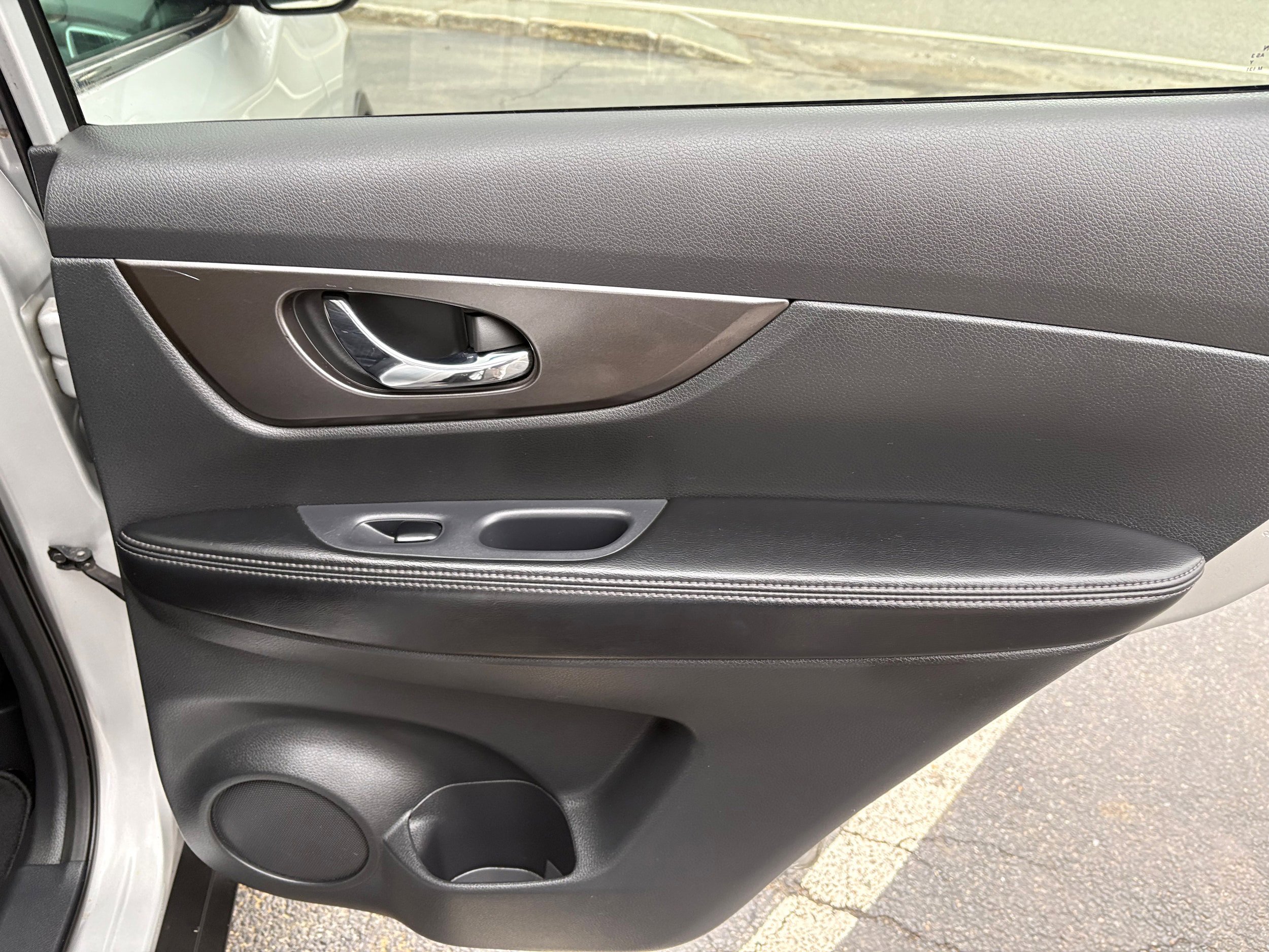 Used 2015 Nissan Rogue SV w/ SV Moonroof Package AWD/4WD image 19