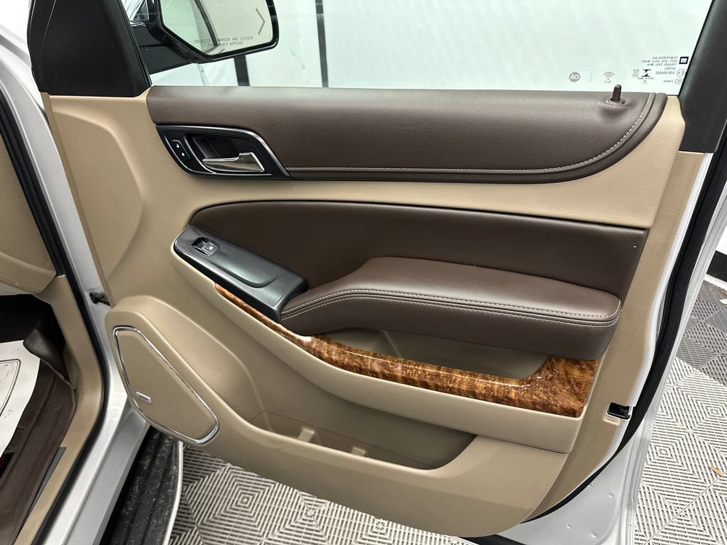 Used 2019 Chevrolet Suburban Premier RWD image 16