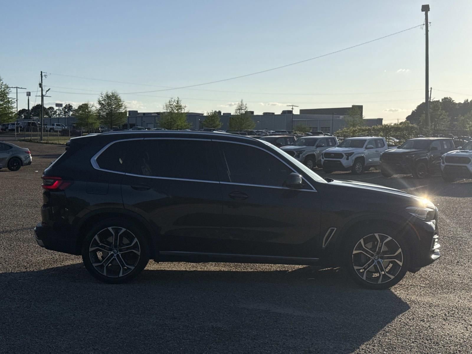 Used 2022 BMW X5 sDrive40i w/ Premium Package image 2