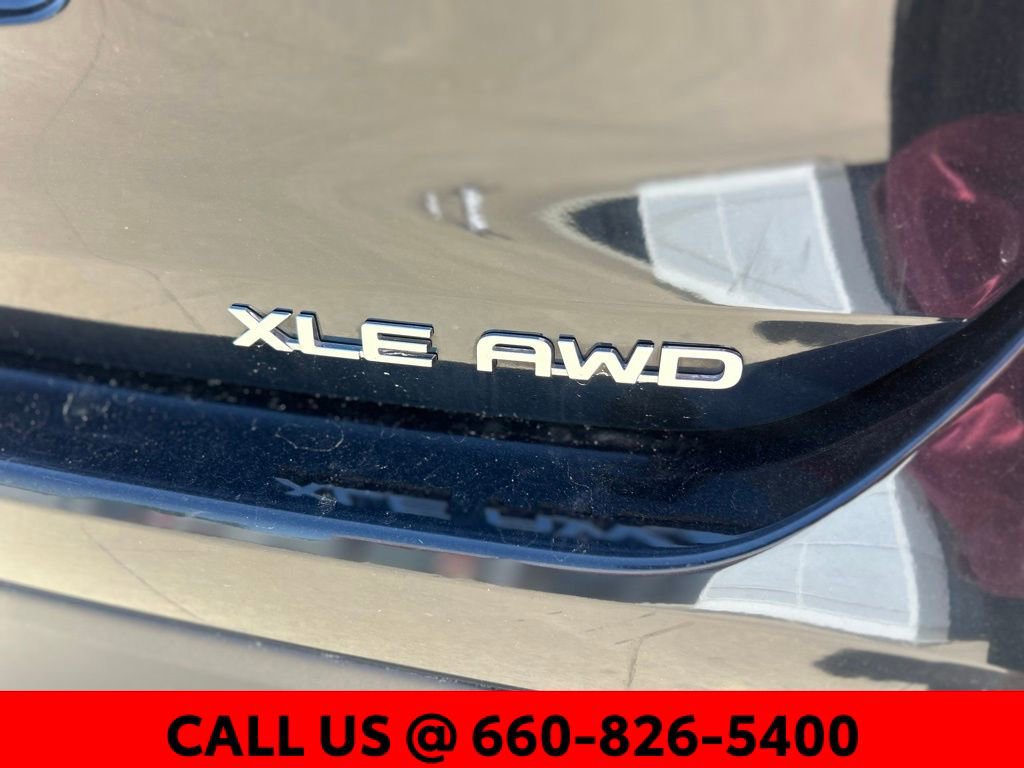 Certified 2024 Toyota Highlander XLE AWD/4WD image 12