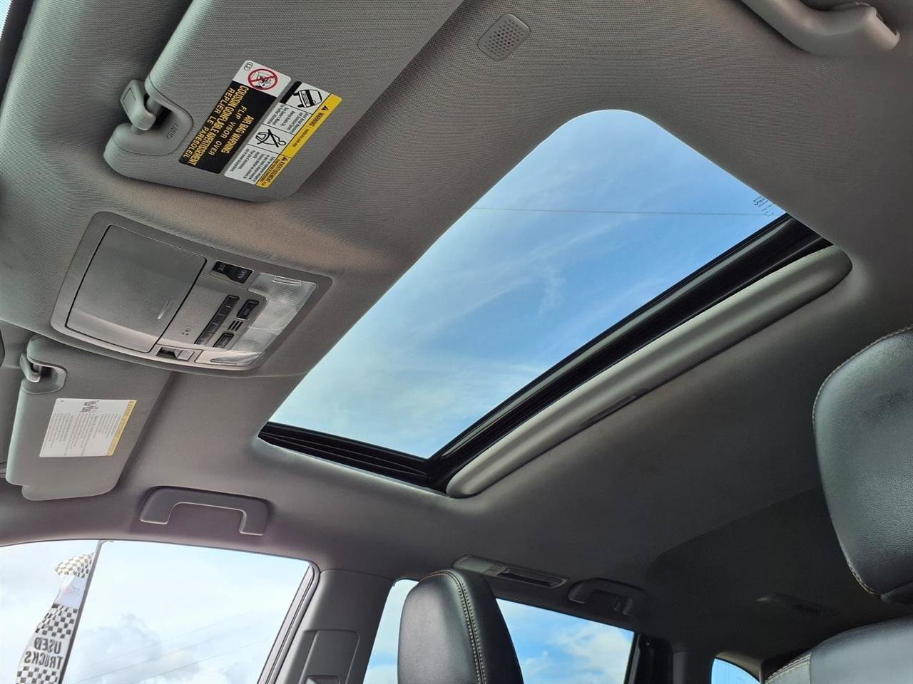 Used 2019 Toyota Highlander XLE AWD/4WD image 9