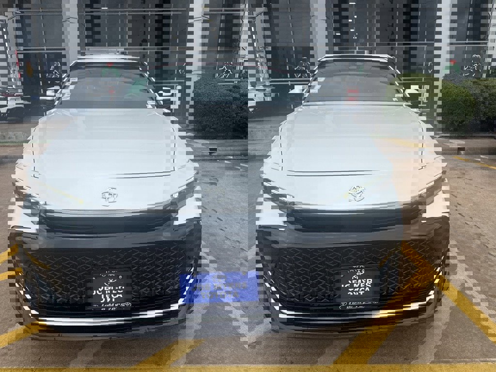 Used 2023 Toyota Crown XLE image 12