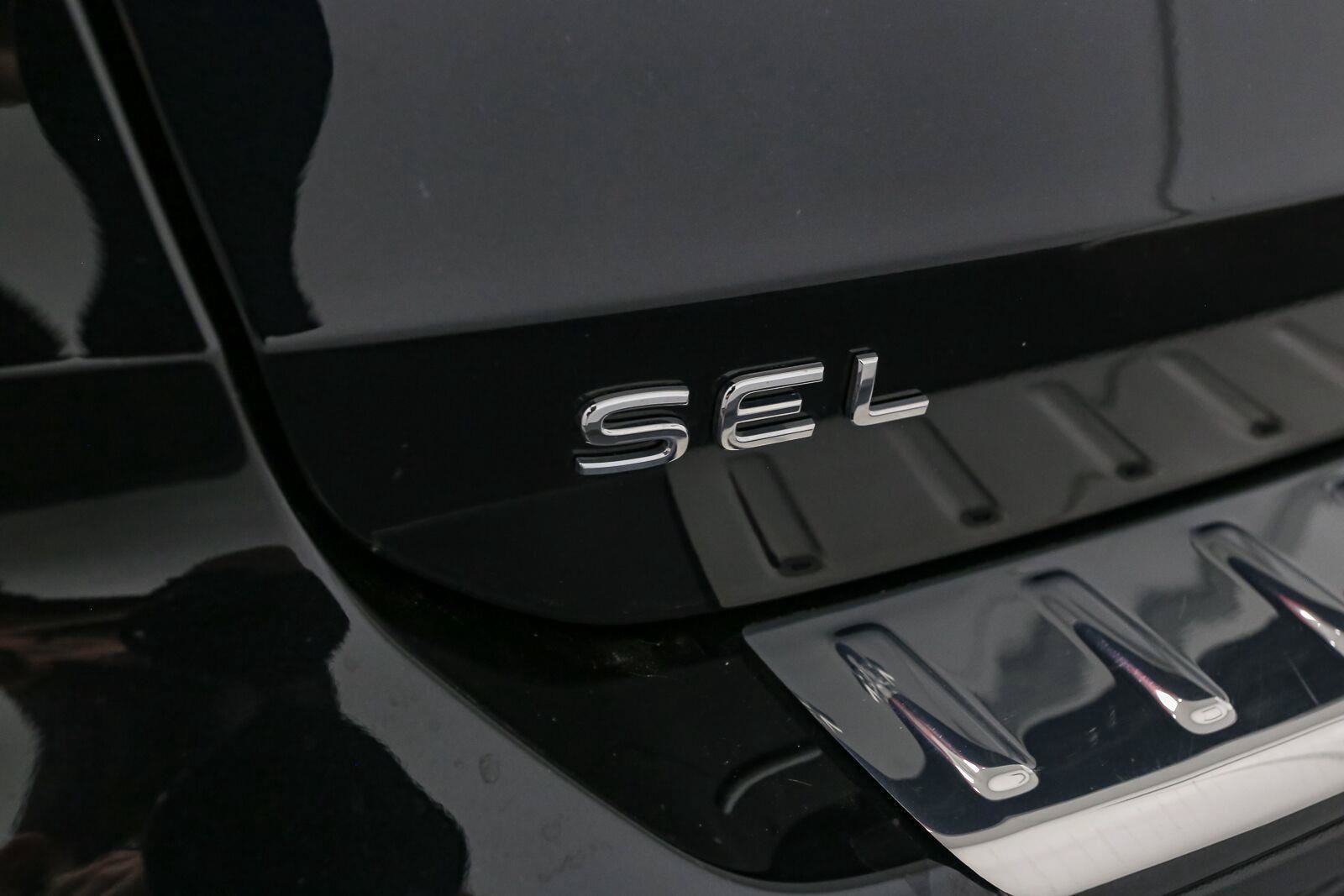 Certified 2024 Volkswagen Taos SEL AWD/4WD image 12