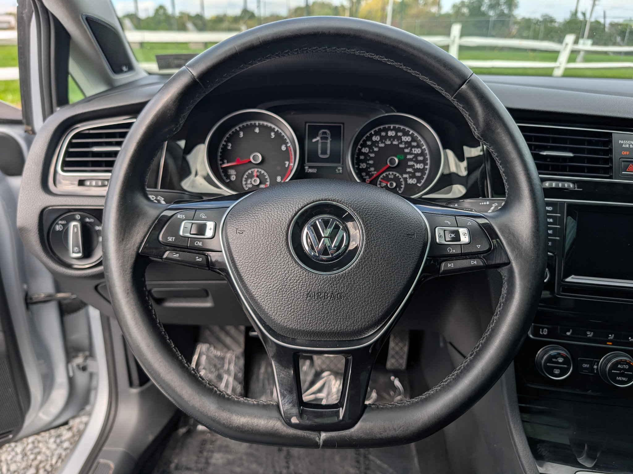 Used 2015 Volkswagen Golf SEL FWD image 22