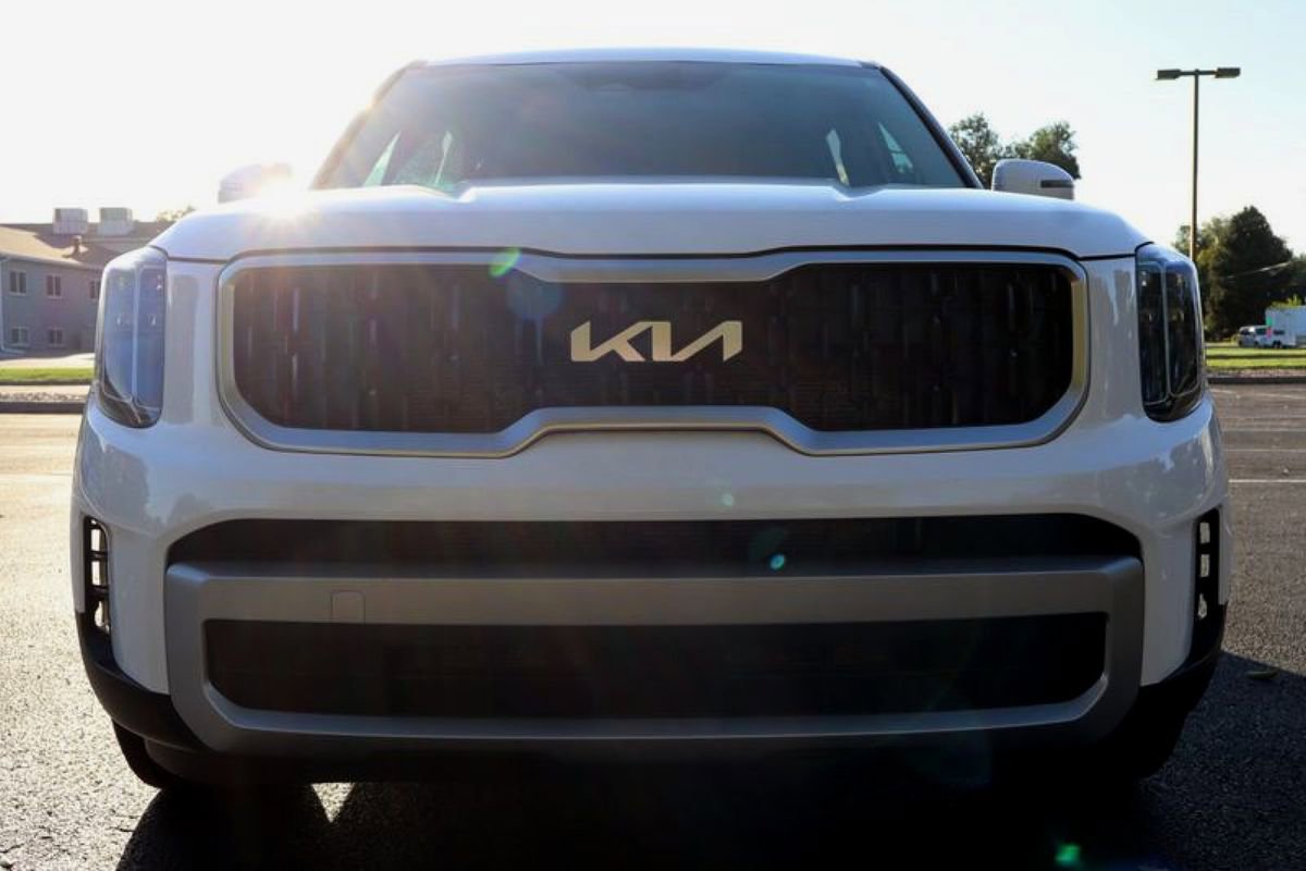 Used 2023 Kia Telluride LX image 13