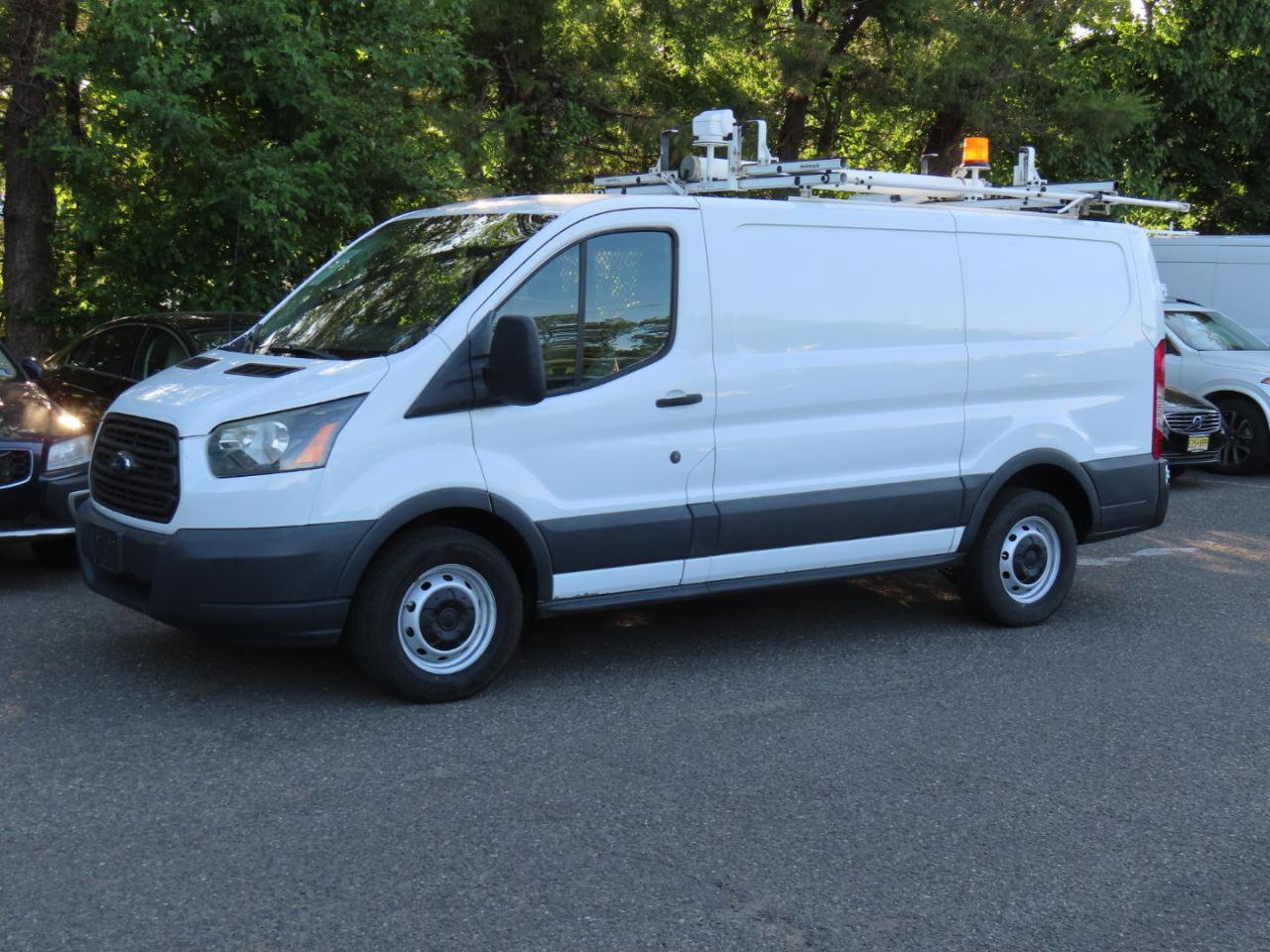 Used 2016 Ford Transit 150 130 Low Roof RWD image 3