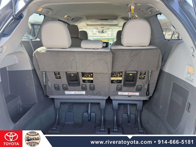 Used 2017 Toyota Sienna XLE Premium image 16