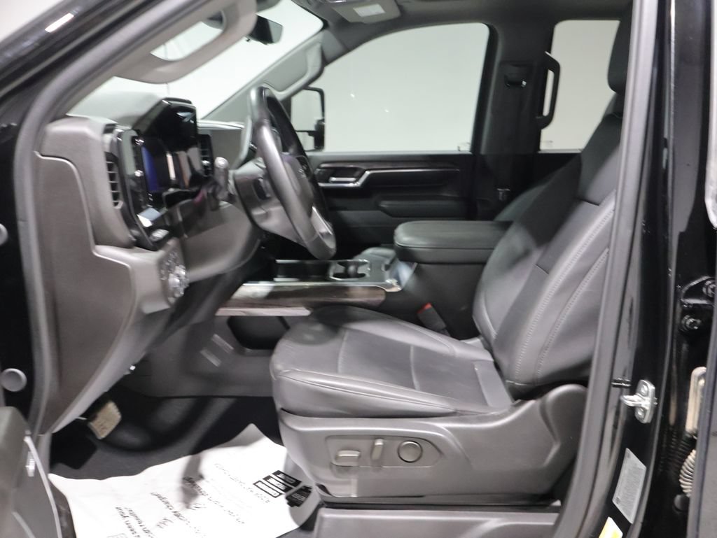 Used 2024 Chevrolet Silverado 2500 LTZ w/ LTZ Plus Package AWD/4WD image 11