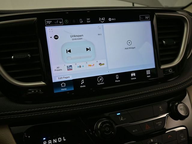 Used 2022 Chrysler Pacifica Touring-L image 34