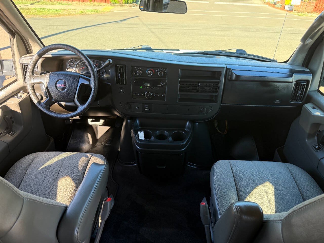 Used 2008 GMC Savana 3500 Extended Passenger w/ LT Preferred Equipment Group RWD image 22