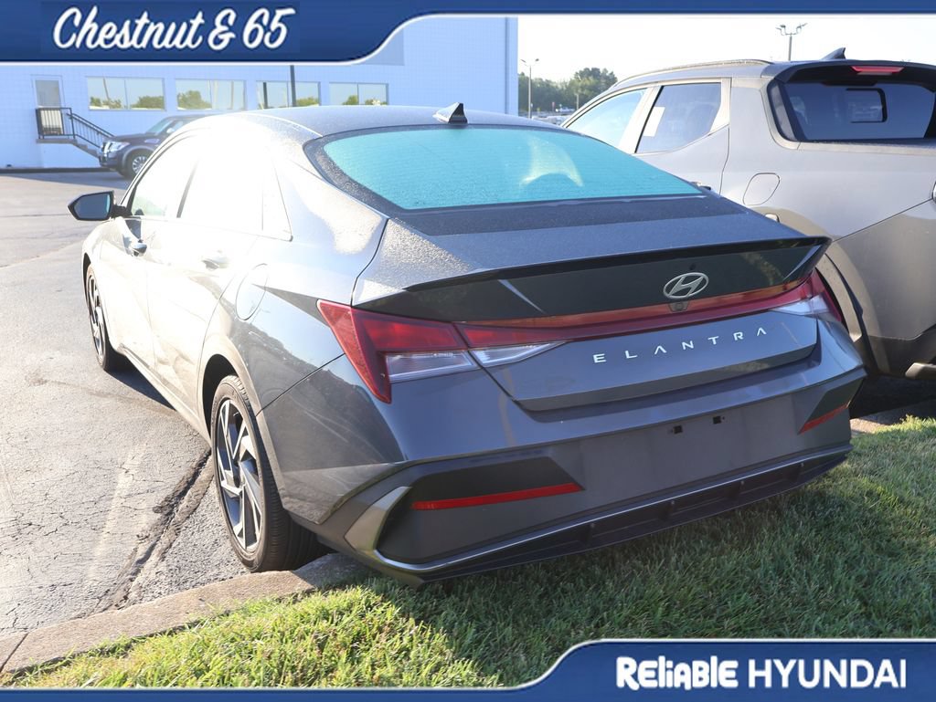 Used 2025 Hyundai Elantra Sport FWD image 15