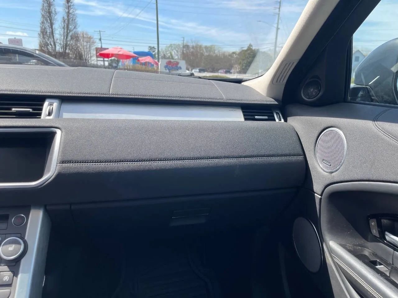 Used 2017 Land Rover Range Rover Evoque HSE image 15