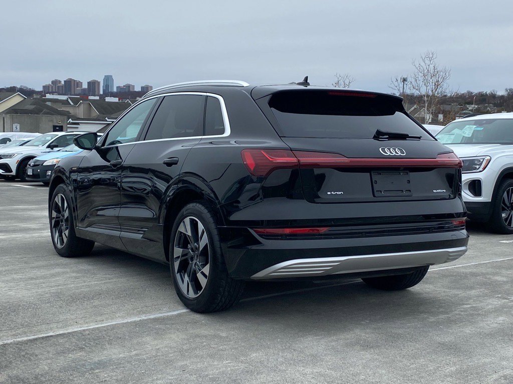 Used 2022 Audi e-tron Premium image 5