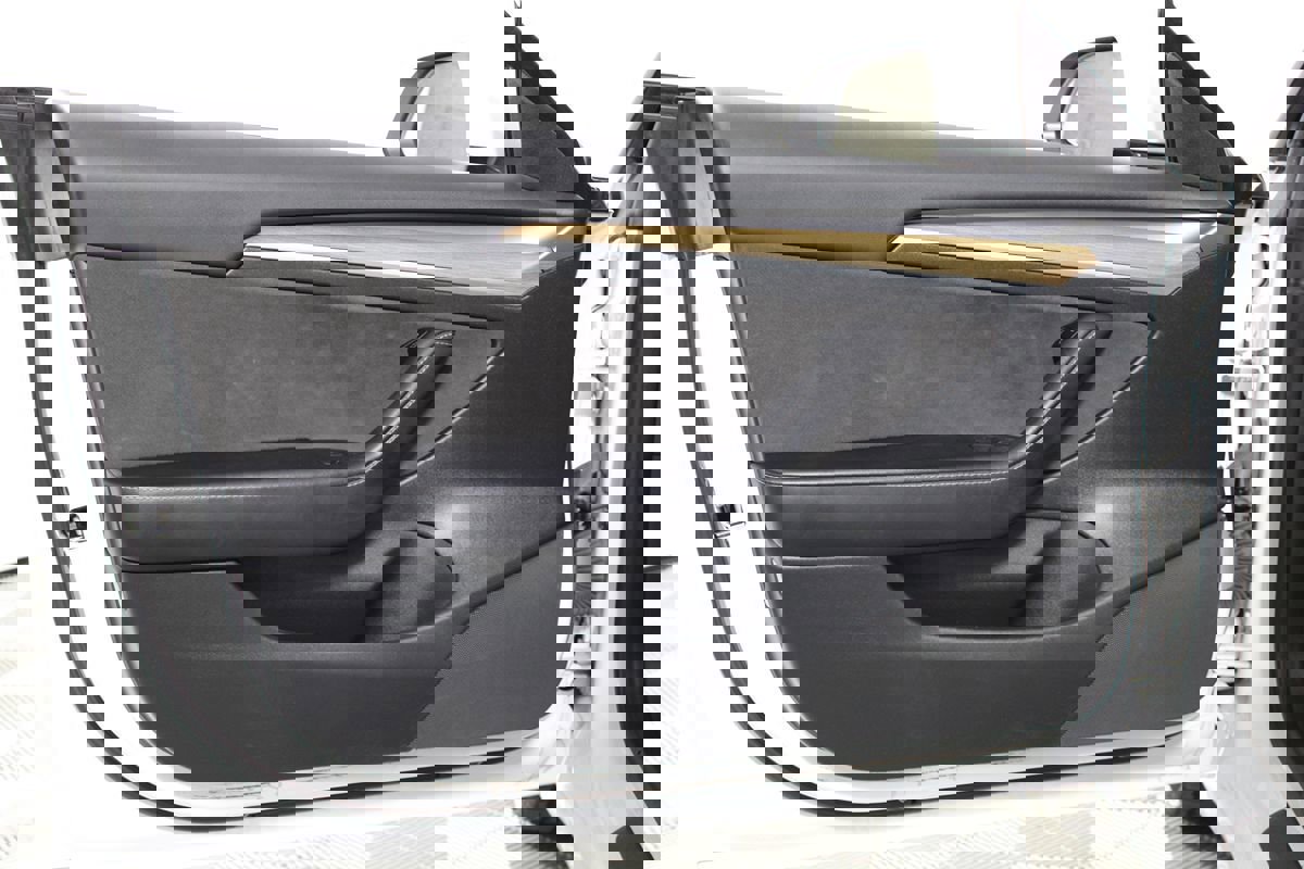 Used 2023 Tesla Model 3 Standard Range image 6