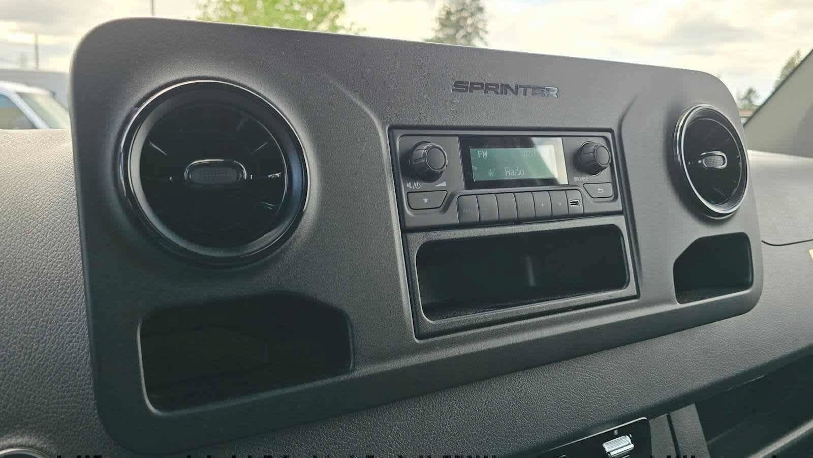 Used 2025 Mercedes-Benz Sprinter 2500 image 33
