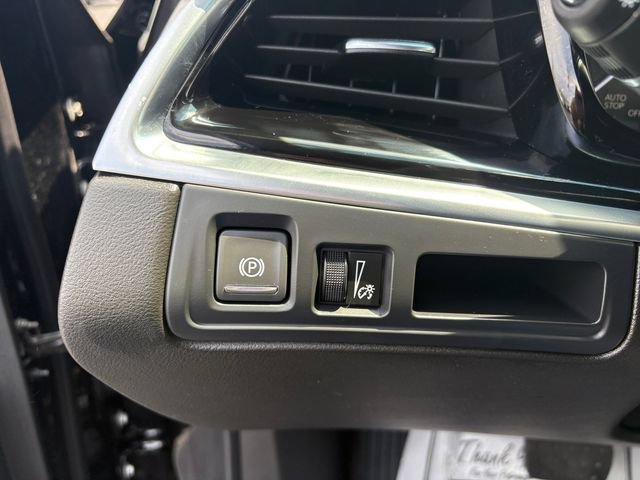 Certified 2025 Cadillac XT6 Luxury AWD/4WD image 22