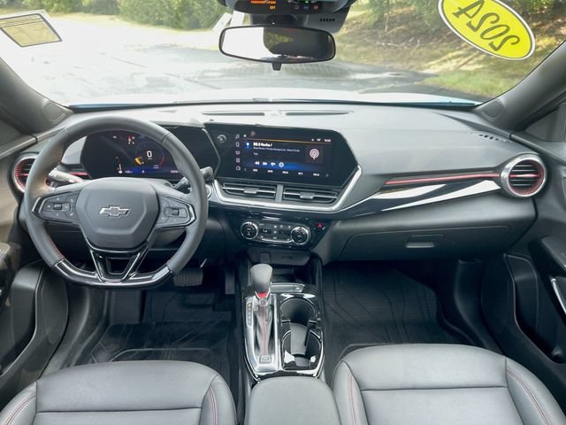 Used 2024 Chevrolet Trax RS w/ Sunroof Package FWD image 21