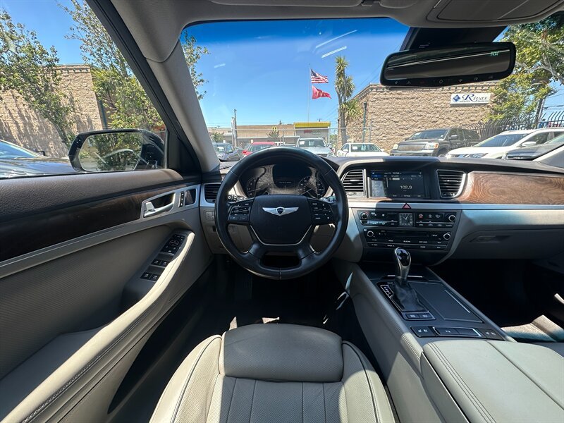 Used 2015 Hyundai Genesis 5.0 RWD image 16