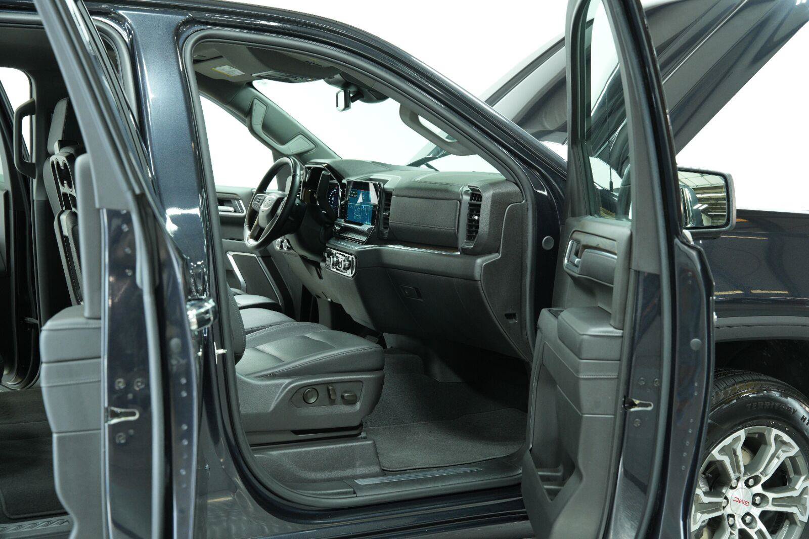 Used 2025 GMC Sierra 1500 SLT AWD/4WD image 12
