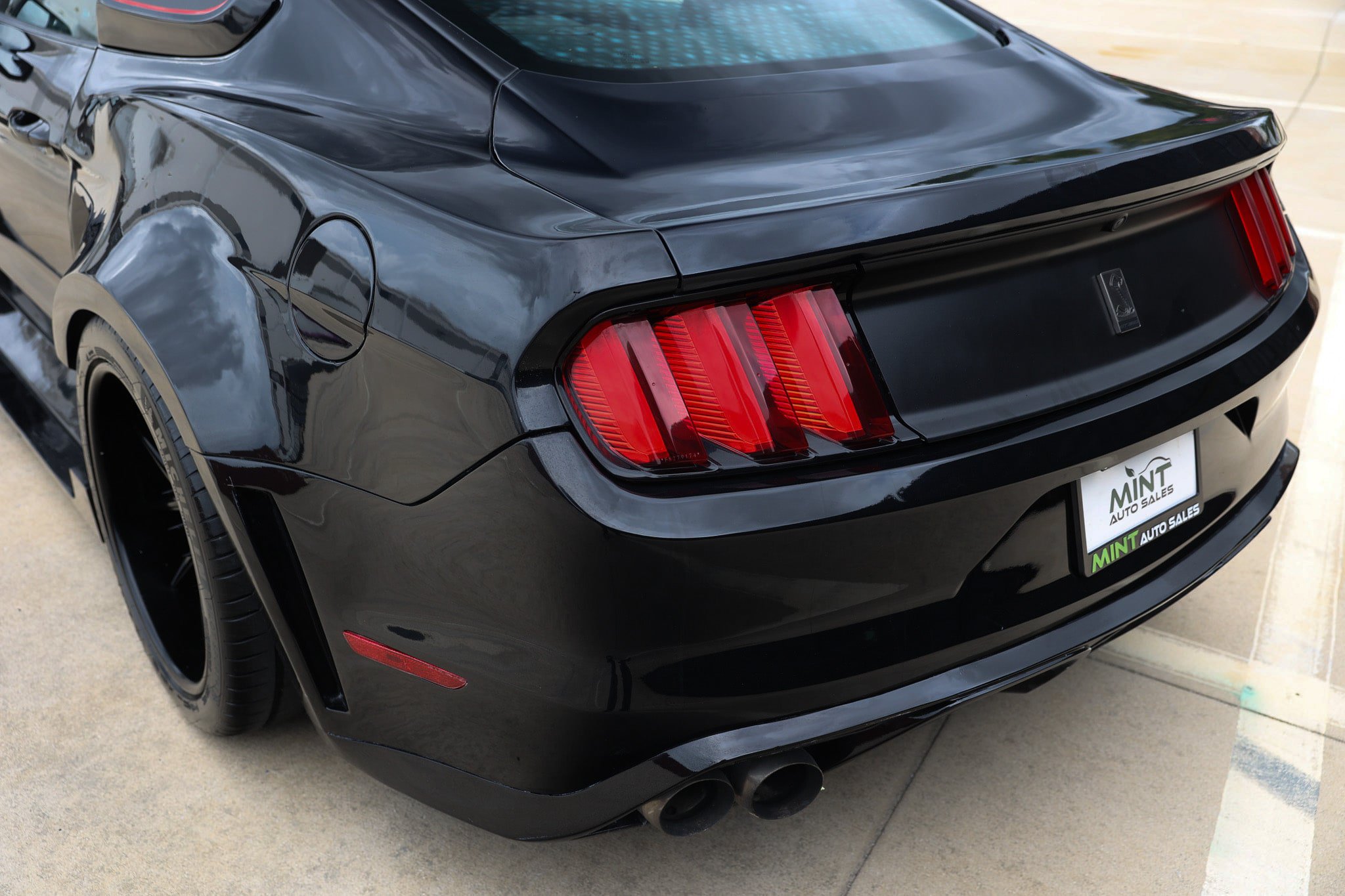 Used 2016 Ford Mustang Shelby GT350 w/ Technology Package RWD image 41