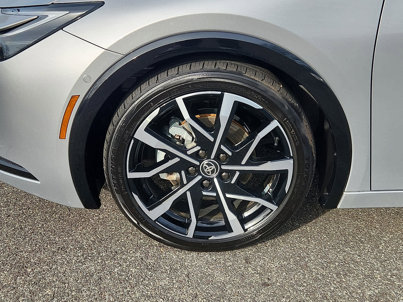 Used 2025 Toyota Prius Plug-In Hybrid w/ Limited Premium Package image 9