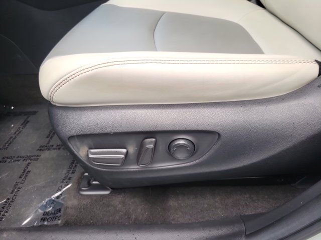 Used 2023 Toyota RAV4 XLE Premium image 13