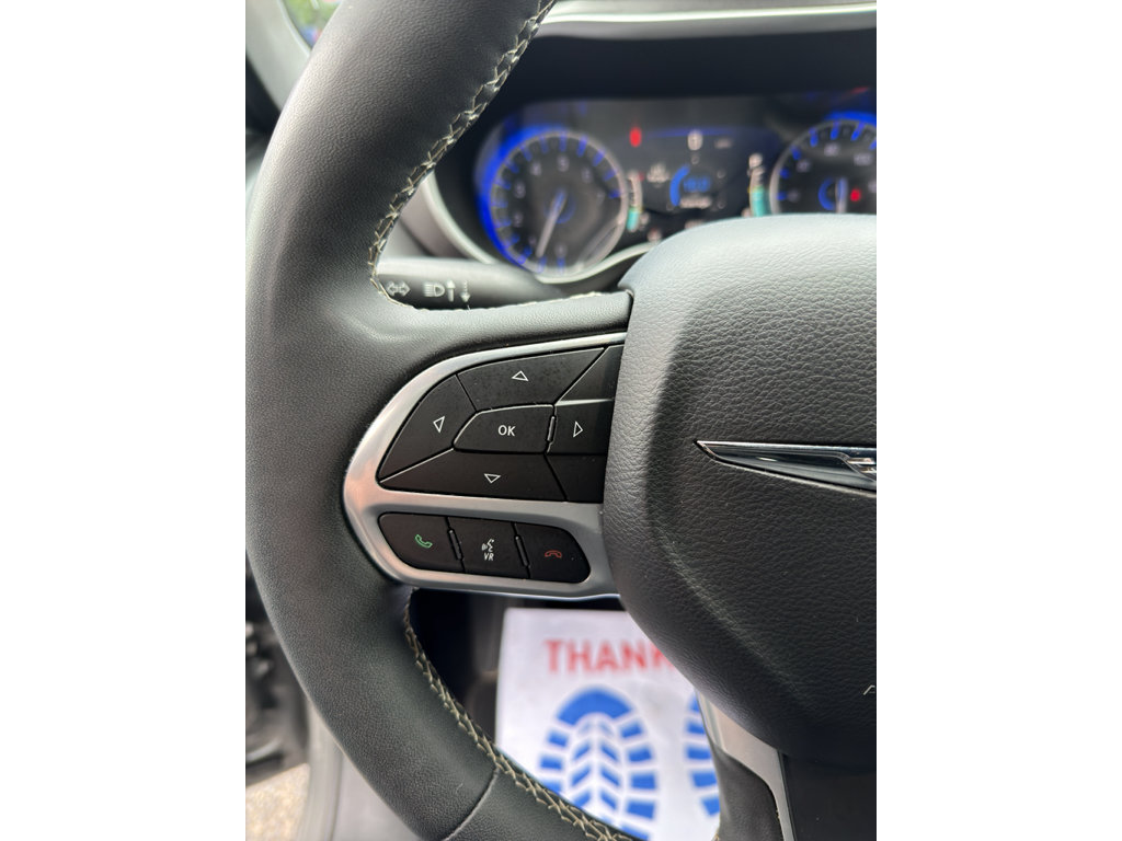 Used 2025 Chrysler Pacifica Select FWD image 13