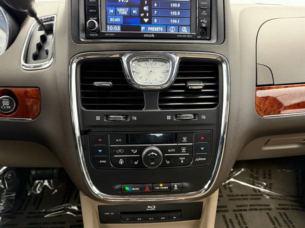 Used 2016 Chrysler Town & Country Touring-L image 28