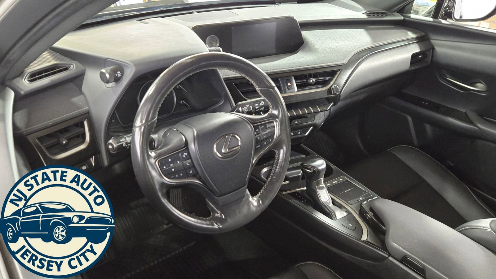 Used 2019 Lexus UX 200 FWD image 11