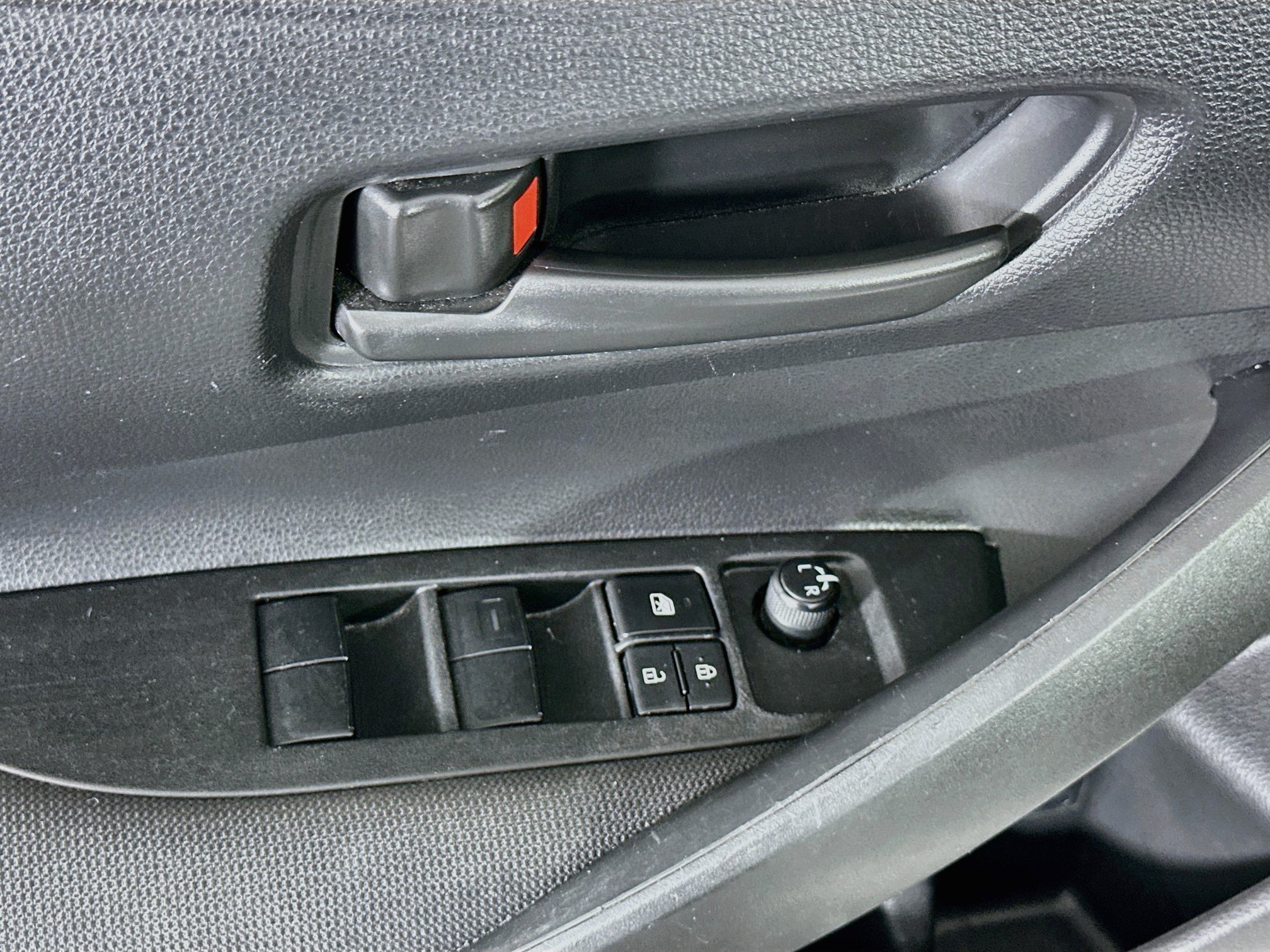 Used 2022 Toyota Corolla LE FWD image 15