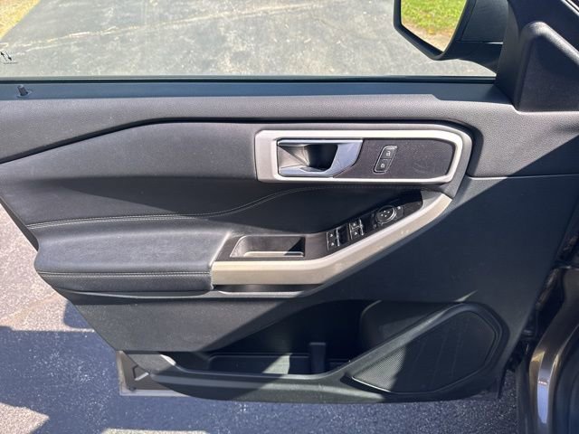 Used 2021 Ford Explorer XLT w/ Equipment Group 202A image 9